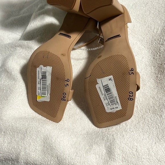 Gianni Bini Elegant Tan Block Heel Sandals - Picture 9 of 13